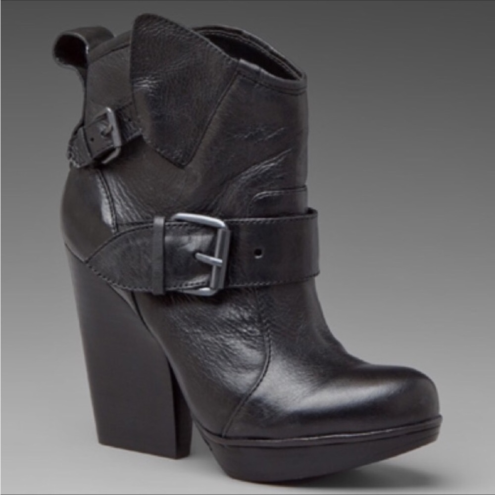 DV by dolce vita Dempsey booties
